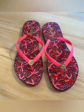 EUC Lilly Pulitzer starfish and seashore print sandals